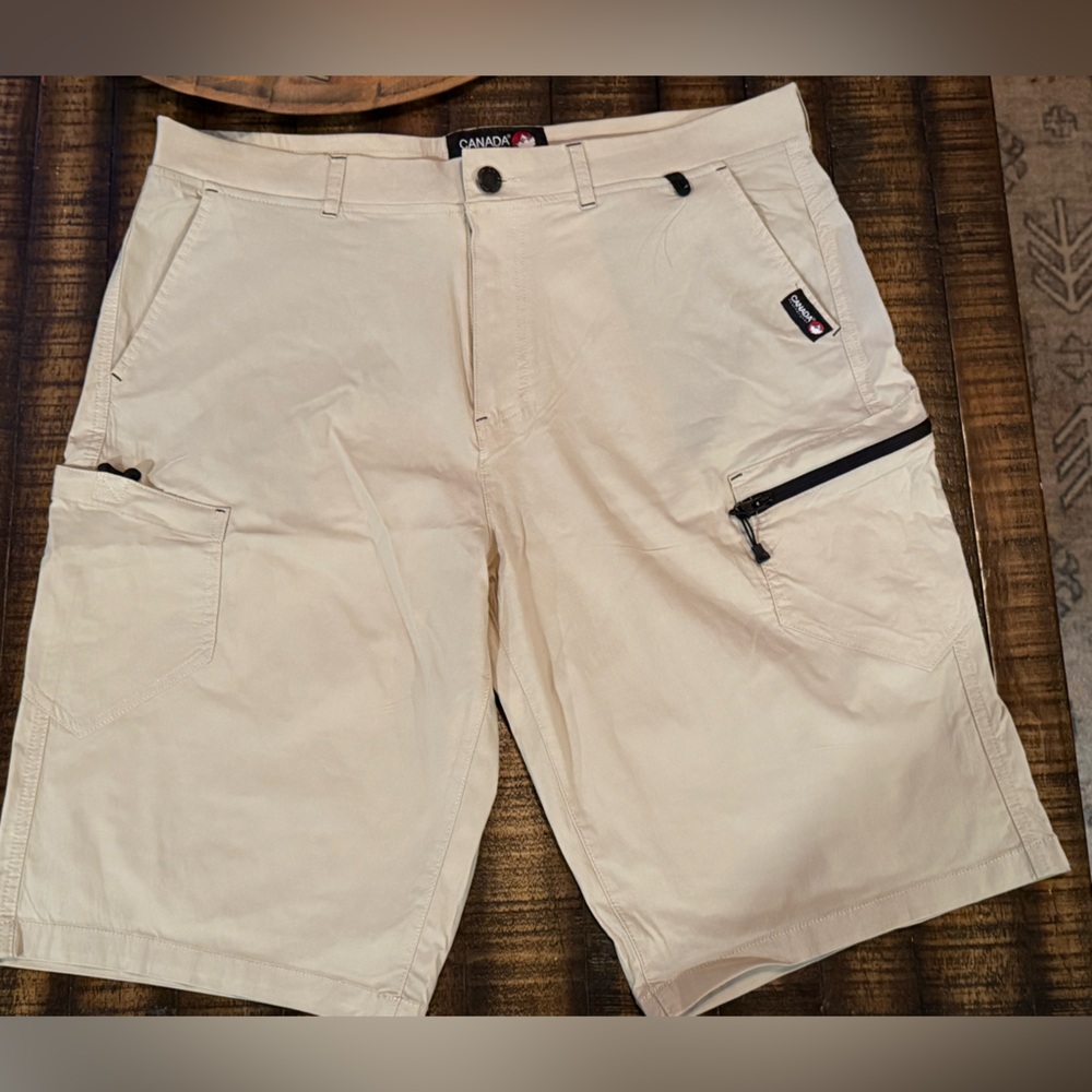 Canada WeatherGear Beige Casual Shorts